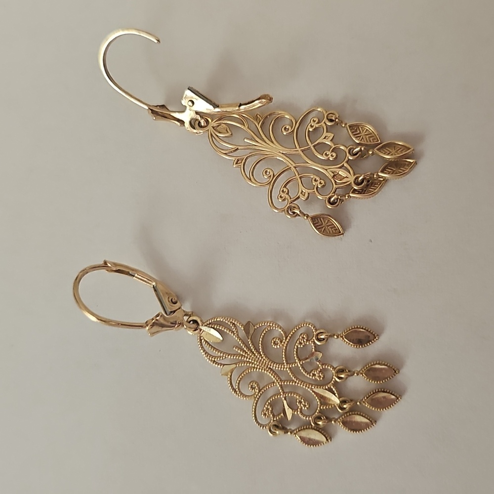 Elegant 14kt Yellow Gold Filigree Earrings